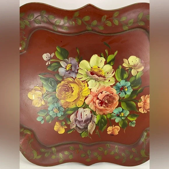 Vintage red metal hand painted toleware serving tray - Picture 4 of 16